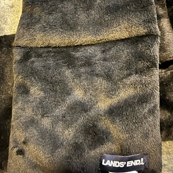 Lands’ End Ultralight Pull Through Scarf - Picture 3 of 3